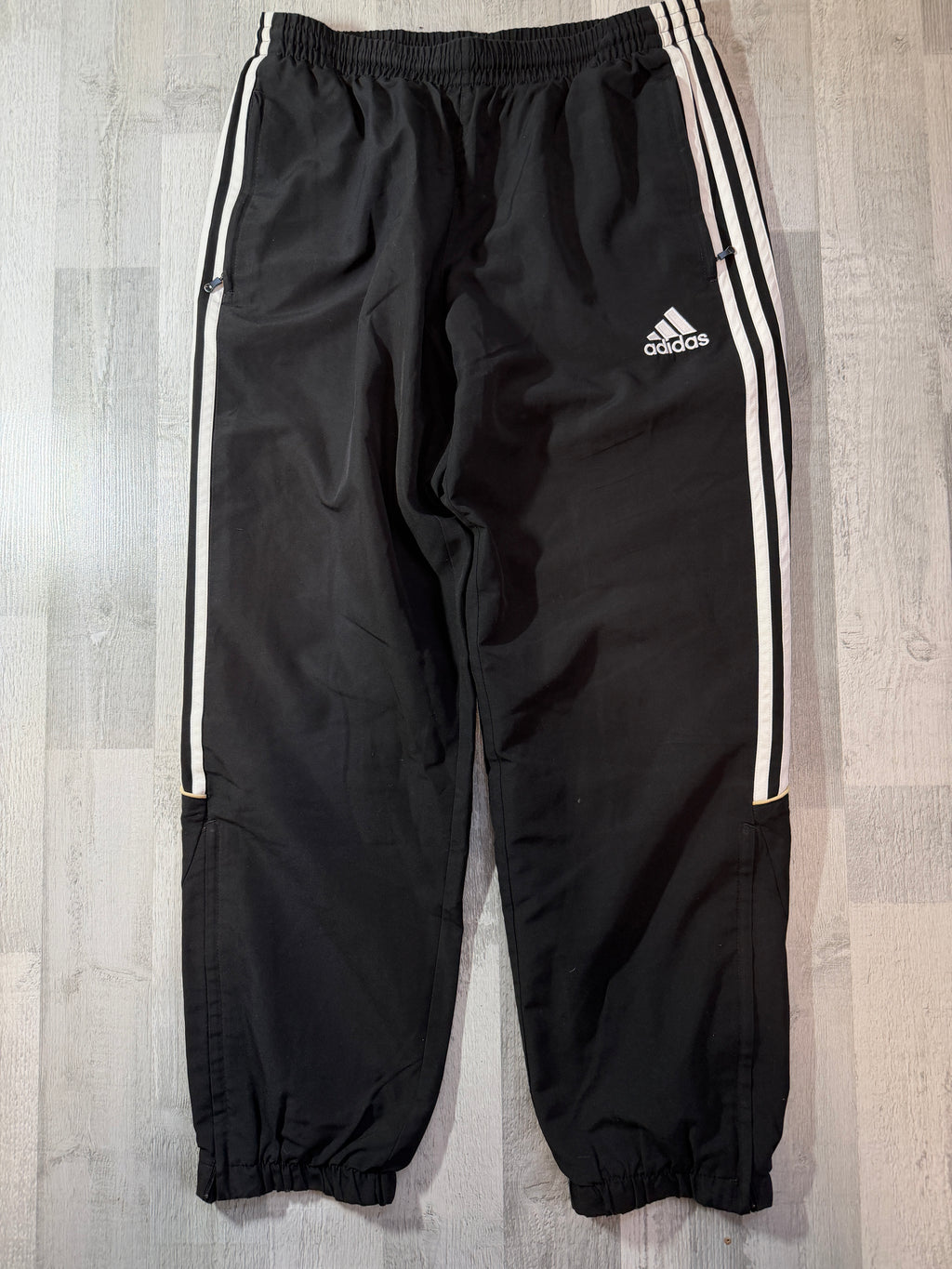 Adidas Susi ( M - L )